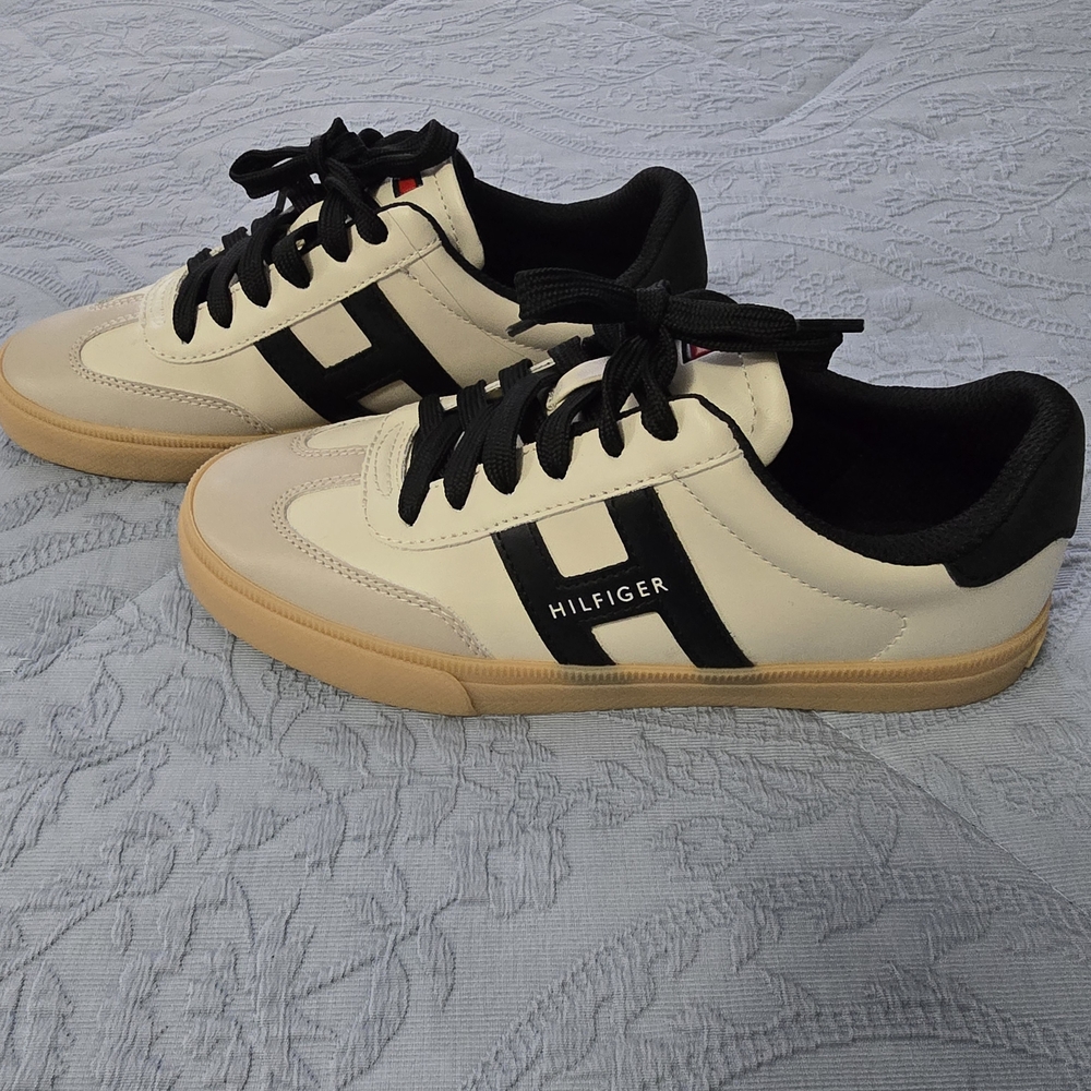 Women Black and Cream Sneakers